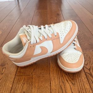 Nike Sneakers. Women’s Nike Dunks.